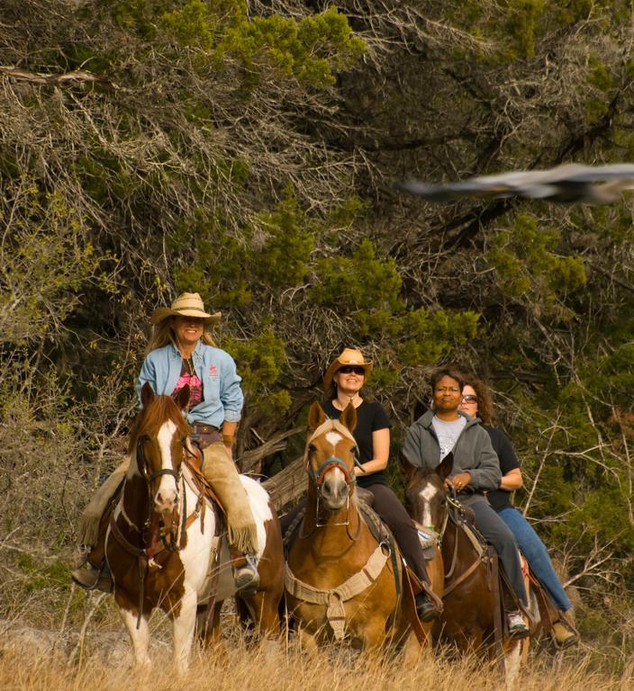 Flying L Ranch Resort Bandera Exteriör bild